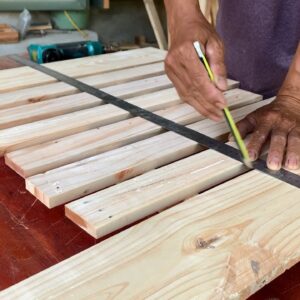 Creative And Practical Woodworking Design // DIY Modern Outdoor Folding Table From Cheap Pallet