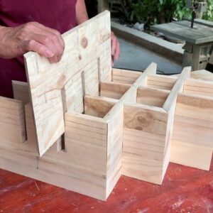 Awesome DIY Pallet Wood Project // How To Make A Beautiful Modern Style Wall Wine Shelf