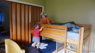 Right angle bunk bed