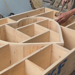 Don't Rush To Throw Away Wooden Bales, Reuse Them // Make Your Own Effective Recycled Wood Bookshelf
