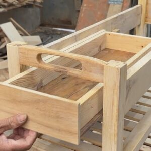 DIY Ideas From Pallet Wood // How To Make A Shoe Rack With A Modern Design To Keep Up With The Trend