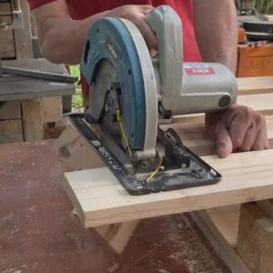 Ideas To Reuse Wooden Pallets Effectively // How To Easily Make A Desk From Wooden Pallets