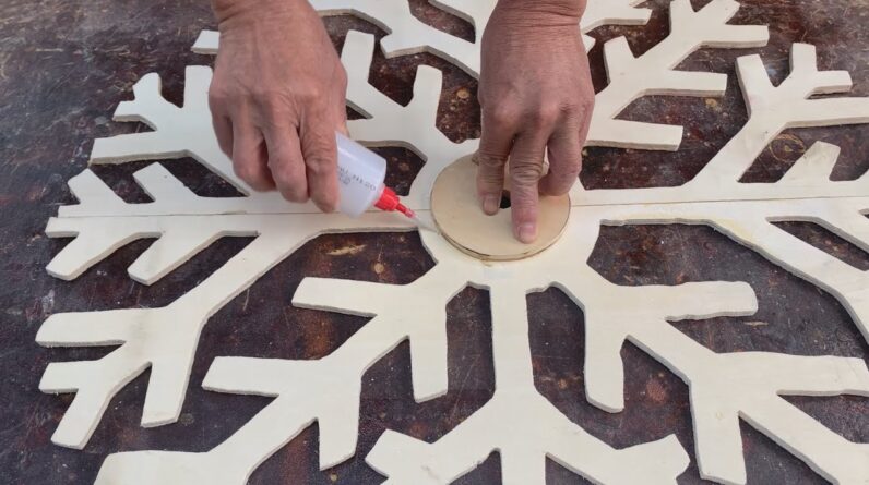 DIY Christmas Decoration Ideas // How To Make A Christmas Tree From Recycled Wood