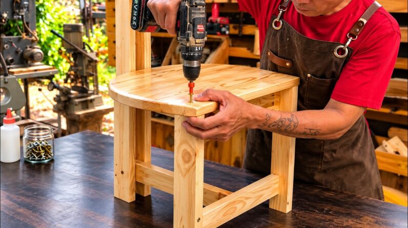 Great Creative Woodworking Ideas // How To Make A Neat Folding Chair With A Unique Folding Mechanism