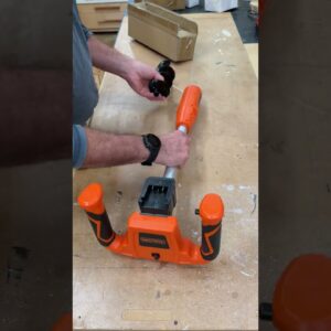 Planting Daffodil Bulbs with the Super Handy cordless Auger